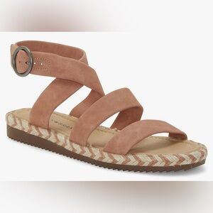 NWOT Lucky Brand Women’s Delfinne Flat Sandal size 8.5W